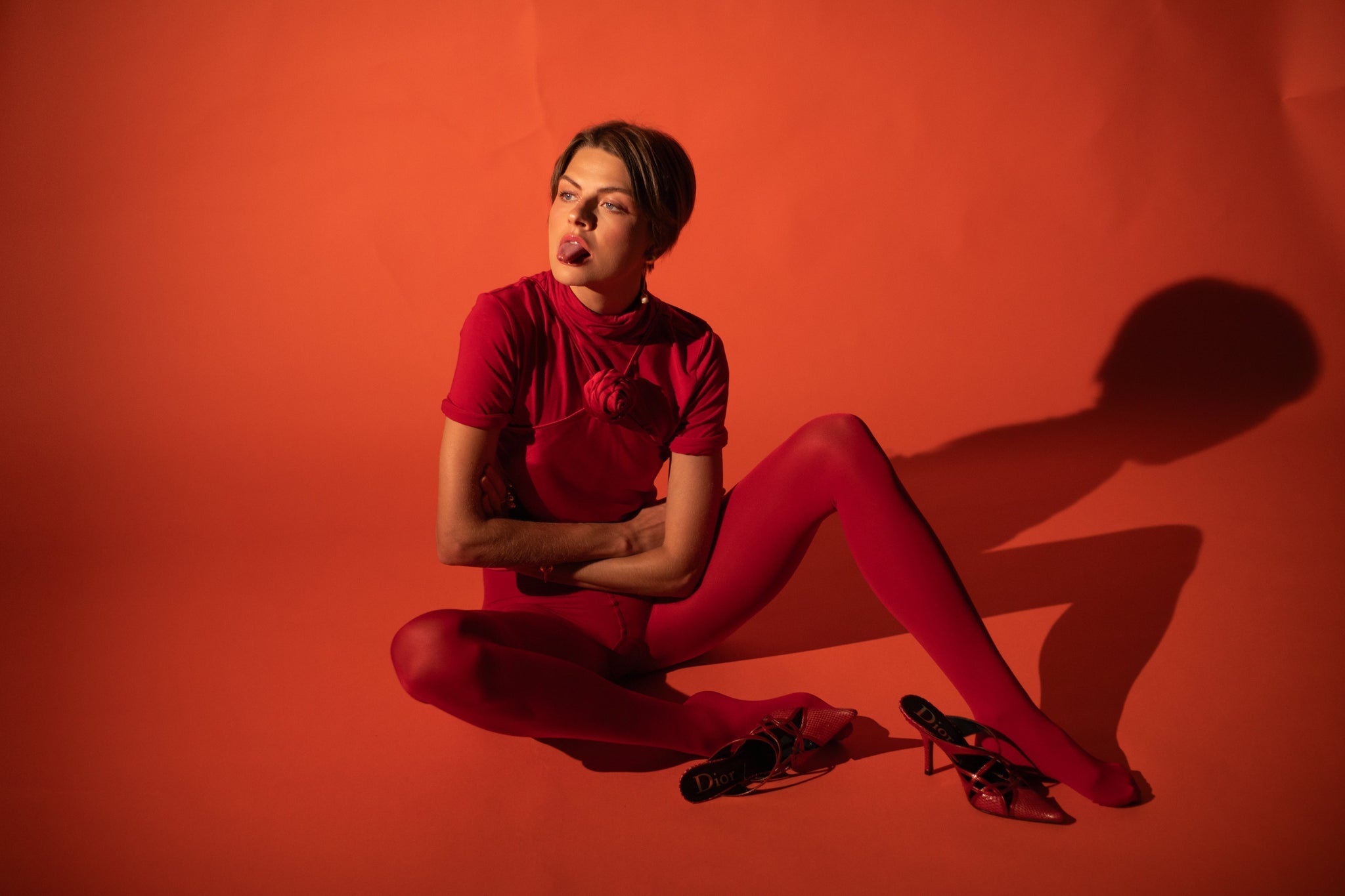 "MIDNIGHT MANNEQUIN" – A FEVER DREAM IN STILLNESS